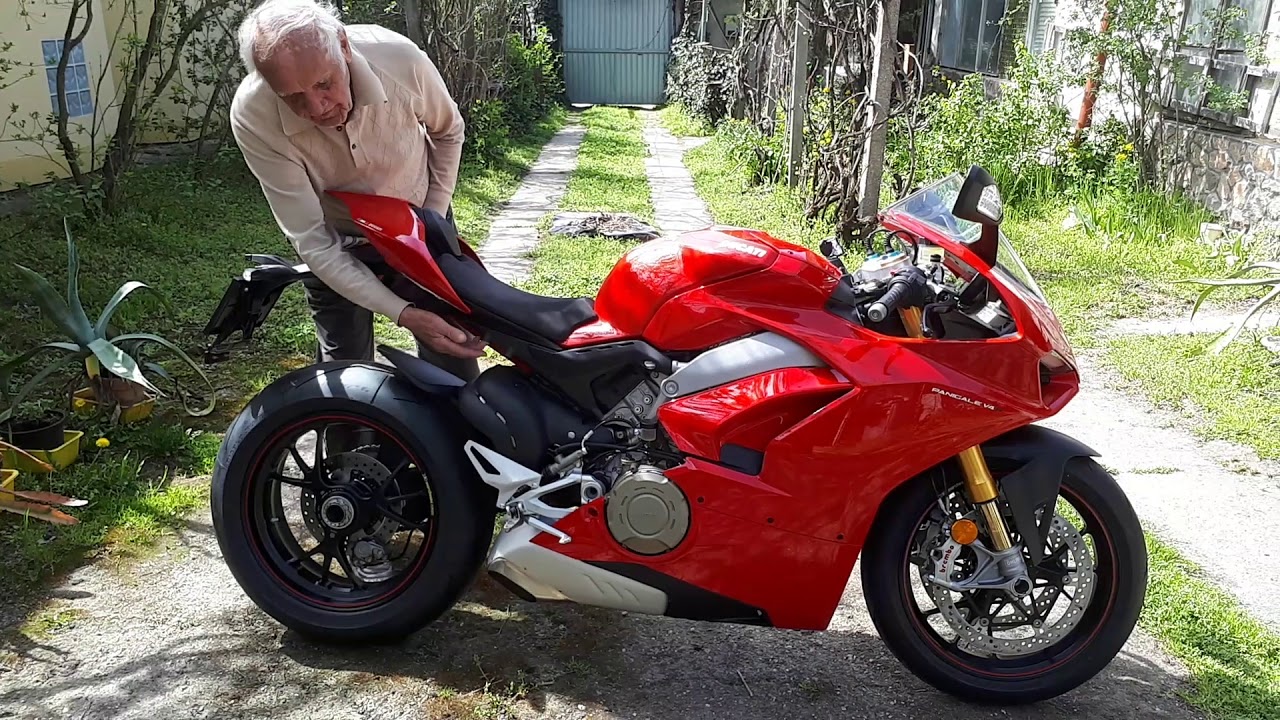 Matyi bácsi /91/ vadiúj Ducati V4 S gépe!
