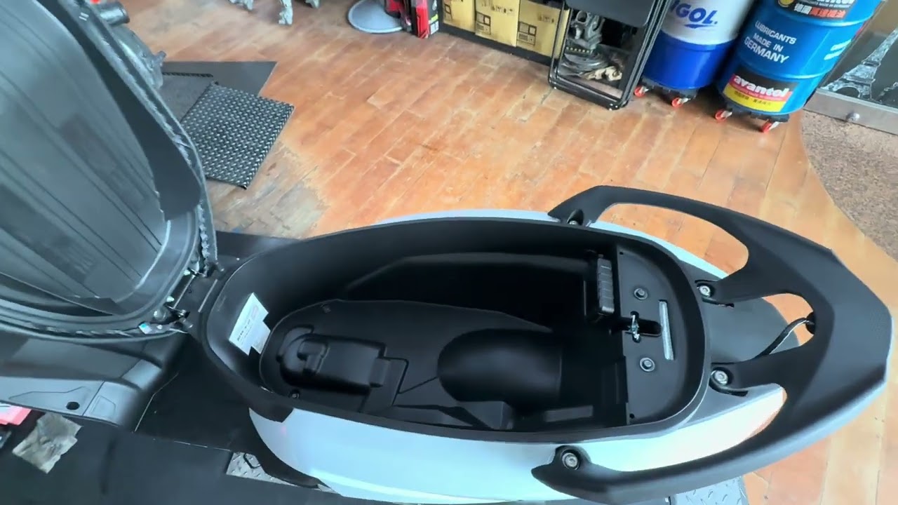 PGO 威力125 油電 比雅久 ISAVR Hybrid 自動車廂燈(A06) 車廂燈 自動開啟 機車車廂燈