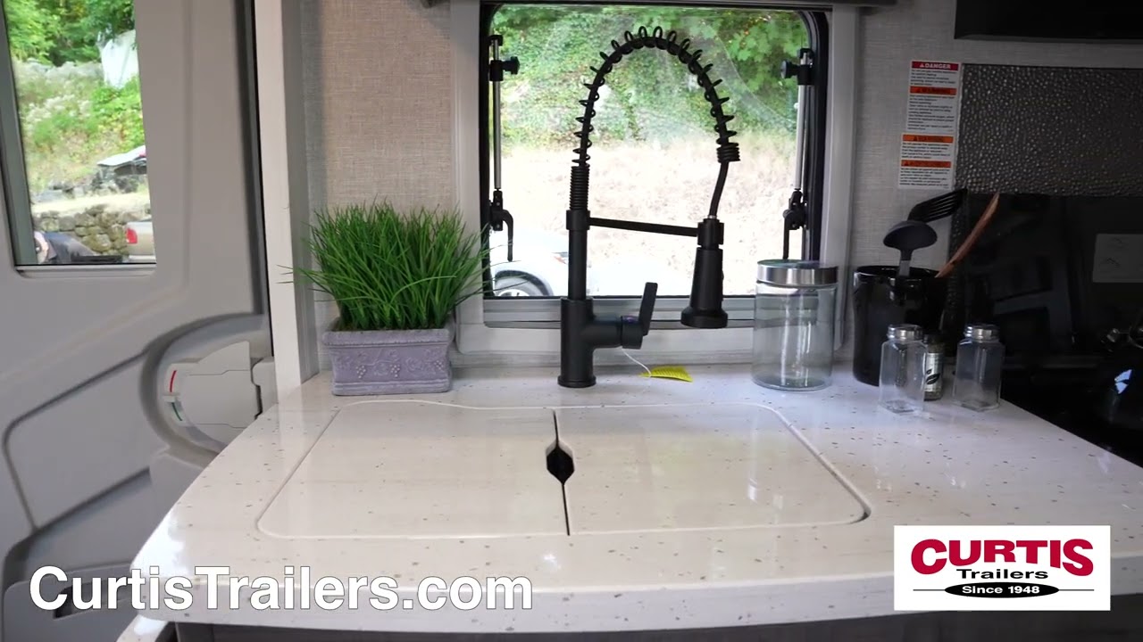 This lance 1985 is the perfect lightweight, high-tech, Travel Trailer!