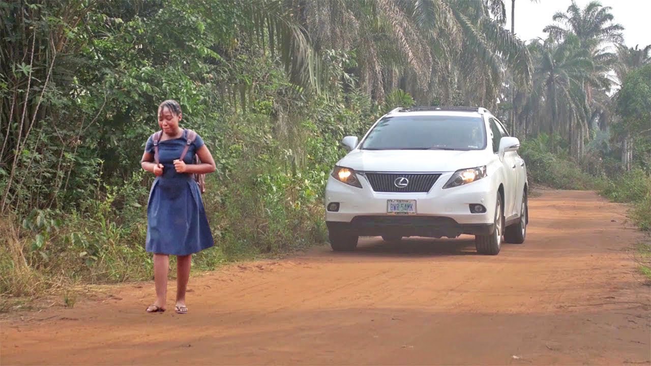 COMMENT UNE ÉLÈVE PAUVRE RENVOYÉE DE L'ÉCOLE A RENCONTRE UN MILLIARDAIRE QUI A CHANGÉ SA VIE - FILM