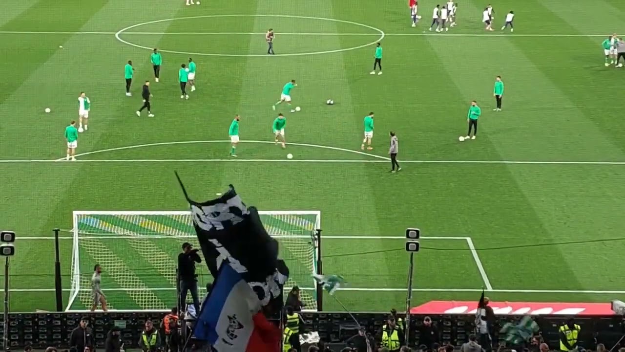 Échauffement des joueurs & ambiance des kops – Section 26 Mâcon – Chants traditionnels au Chaudron