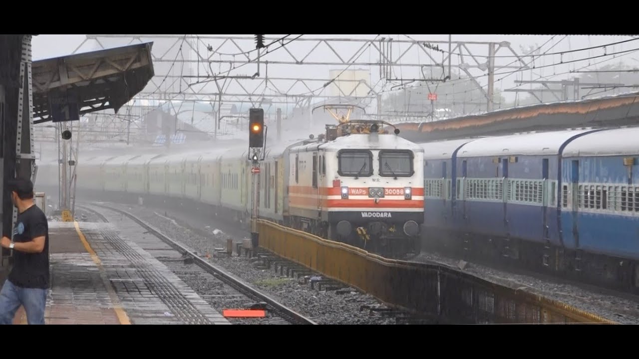 Duronto Overtakes Gujarat Express - NO NEWS - Passenger Overtakes Gujarat Exp - BREAKING NEWS !!!!!!