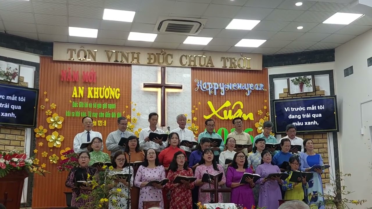 Trung niên hát tôn vinh chúa