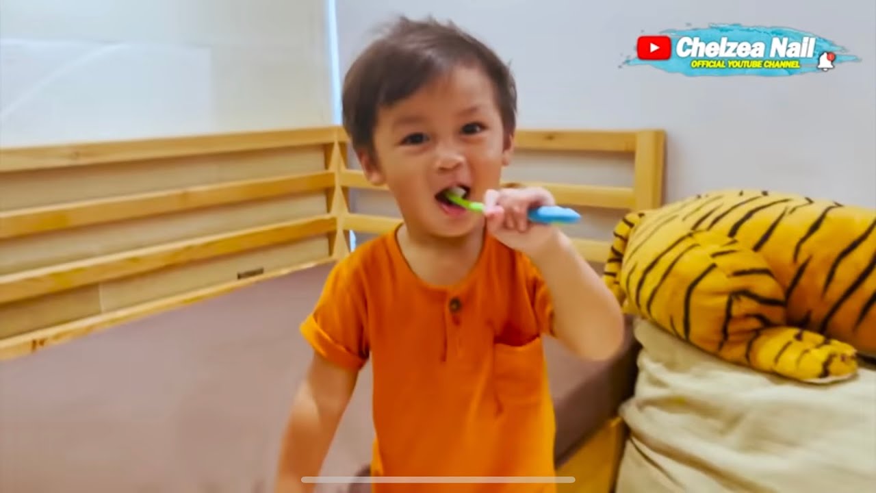 KIANO RAJIN GOSOK GIGI AUNTY UNCLE !!!