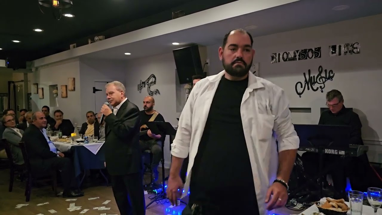 Αποθέωση Μανώλη Μητσιά και Νανάς Μπινοπούλου και στην Αστόρια