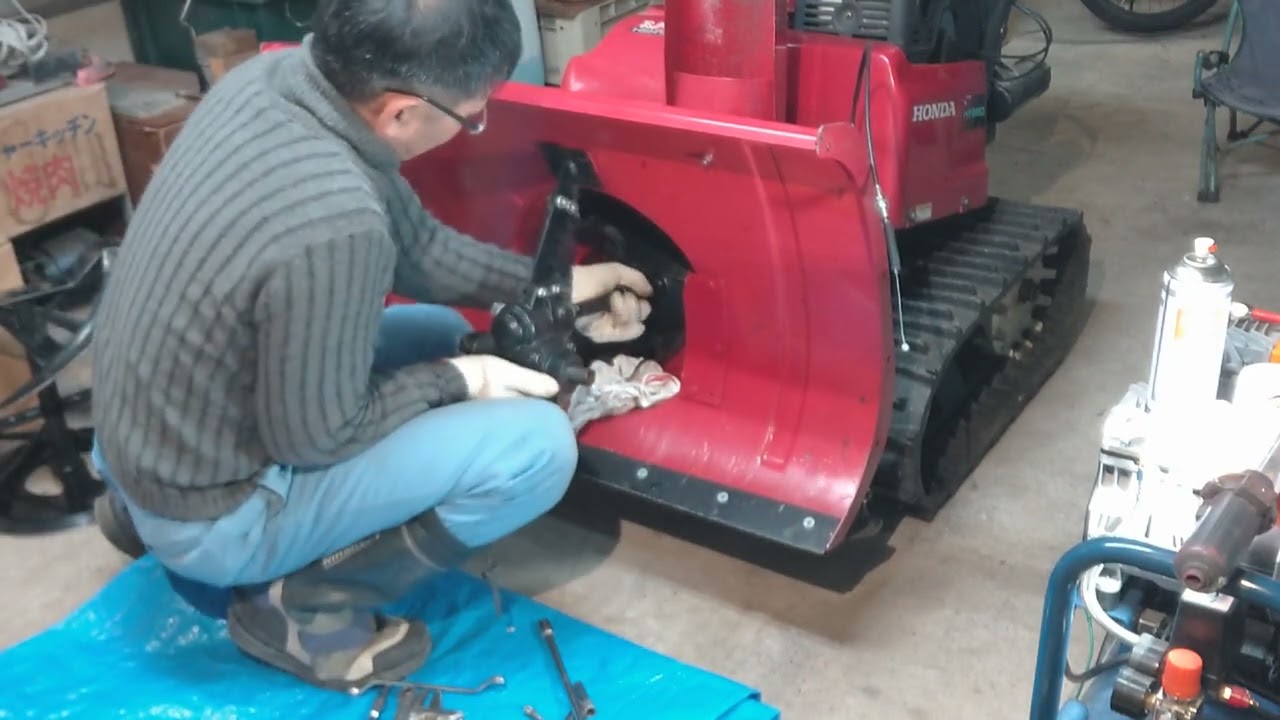 ホンダ除雪機③HSM1390iハイブリッドのオーガの歯を外してみた。