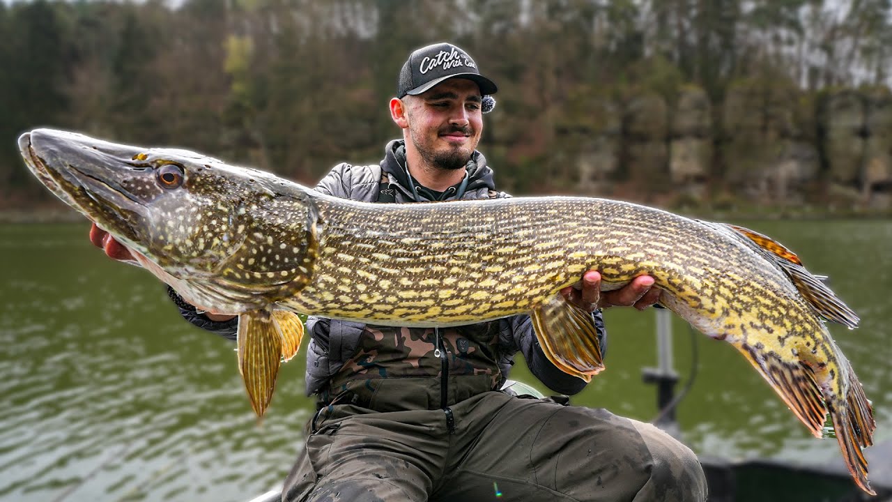 V tomto rybníku uprostřed skal se ukrývají OBROVSKÉ štiky! Lov štik na přívlač ft. @majk.fishing