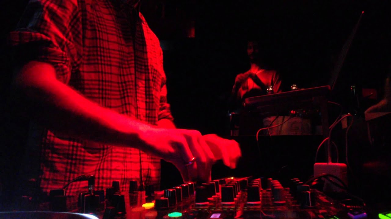 Crackazat live @ Paris Social Club (part 2) / House Grinder party by La Pause