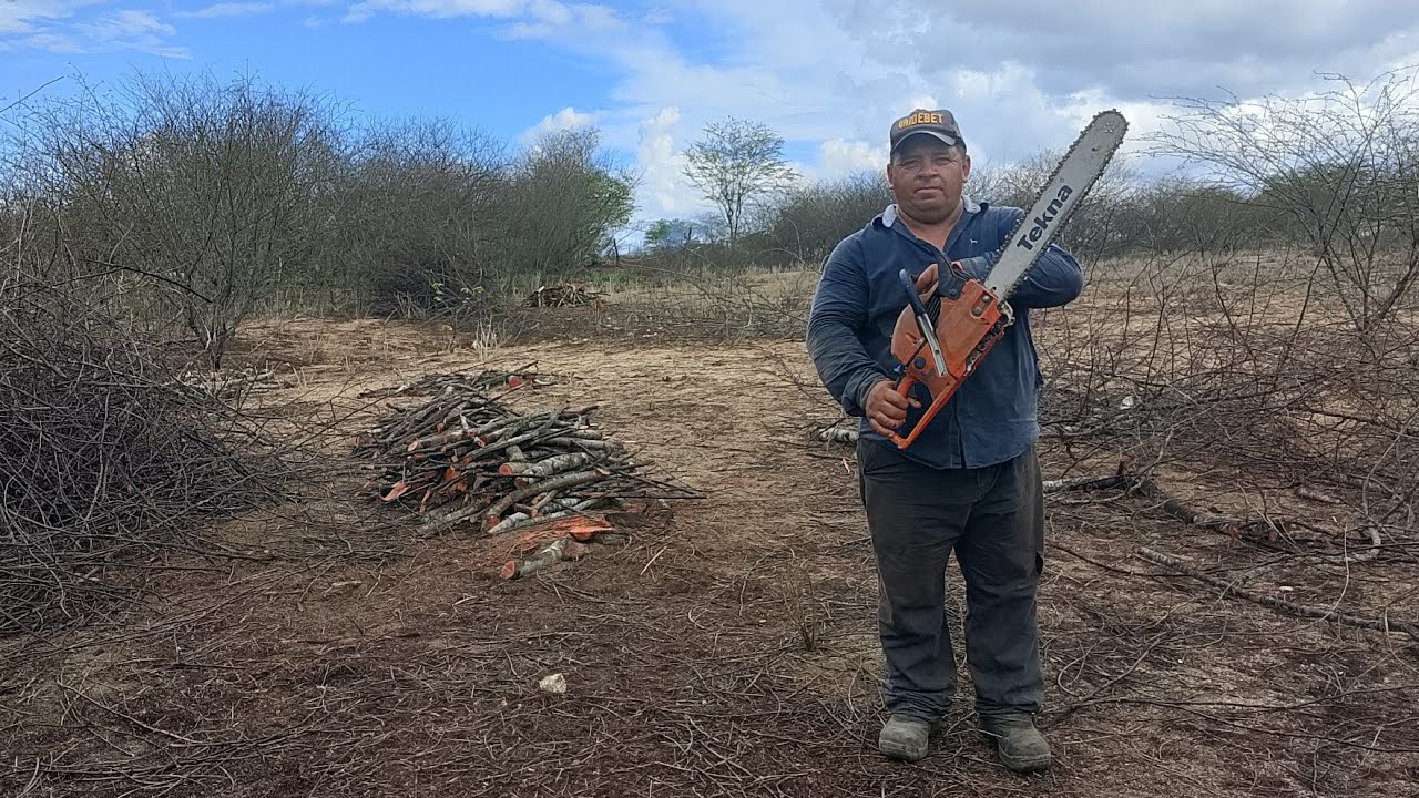 # FAZENDO O ROSSO PARA FAZER A CERCA DA TERRA QUE FOI HERDADA @