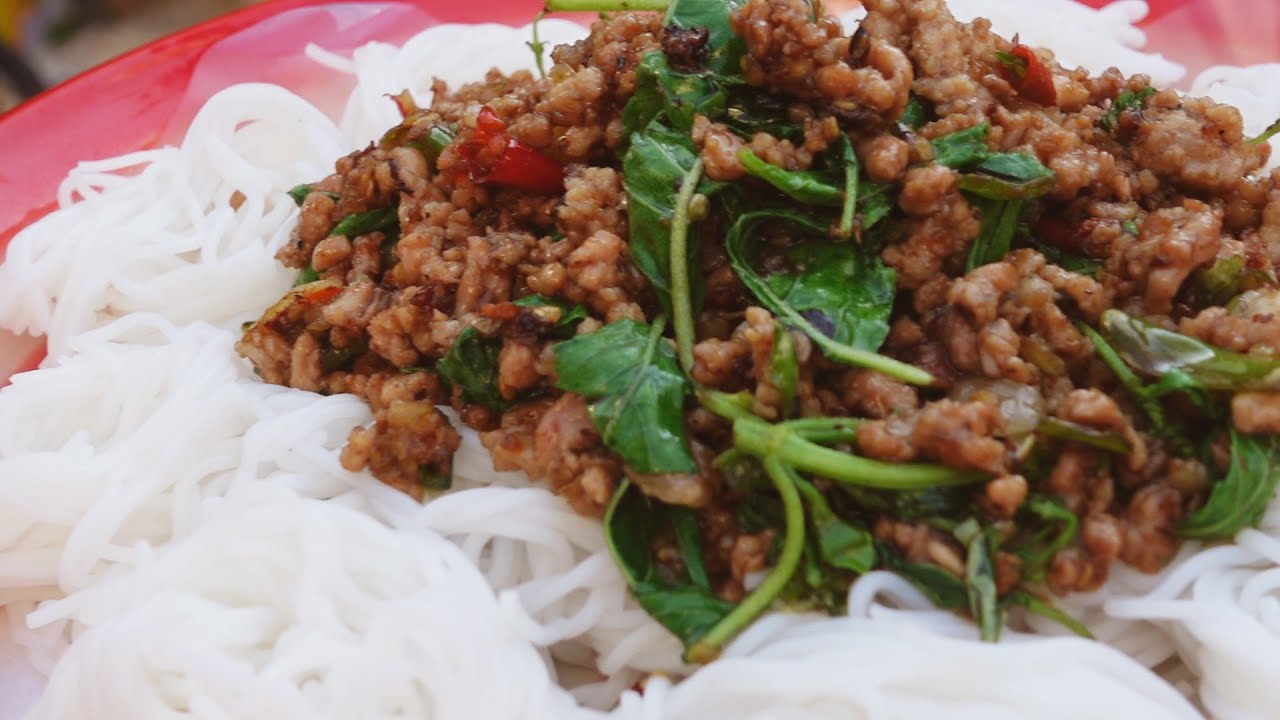 Stir-fried Holy Basil and Pork with Rice Vermicelli | Cooking Hot and Spicy Thailand Street Food