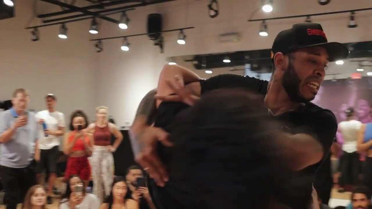 Brazilian ZouK improvisation by William and Irene (Miami / US) 2022.