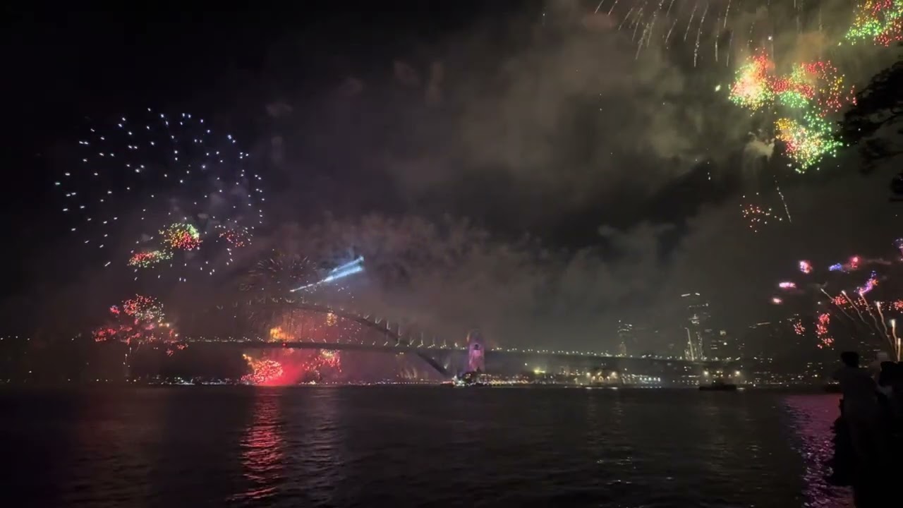 Sydney 2025 fireworks