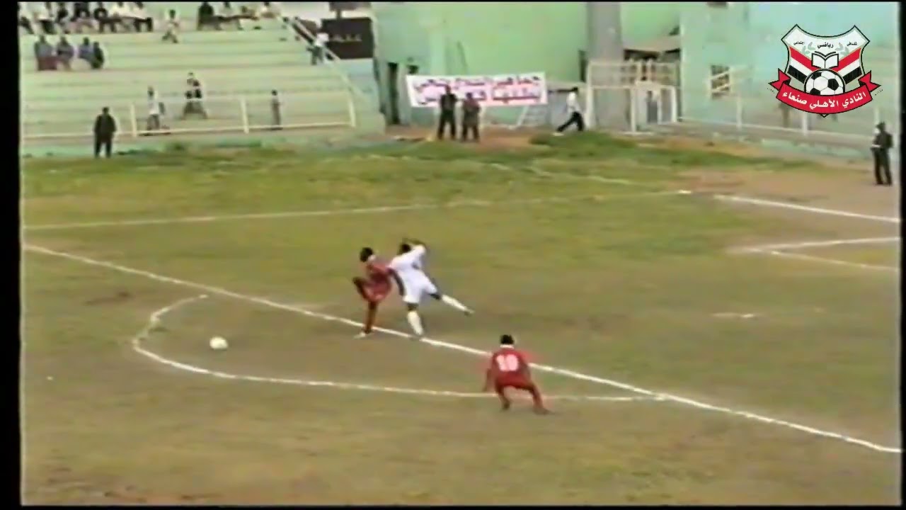 كلاسيكو اليمن بين الاهلي والتلال ينتهي بفوز الاخير 1 _ 2 ضمن الدوري العام موسم 2004