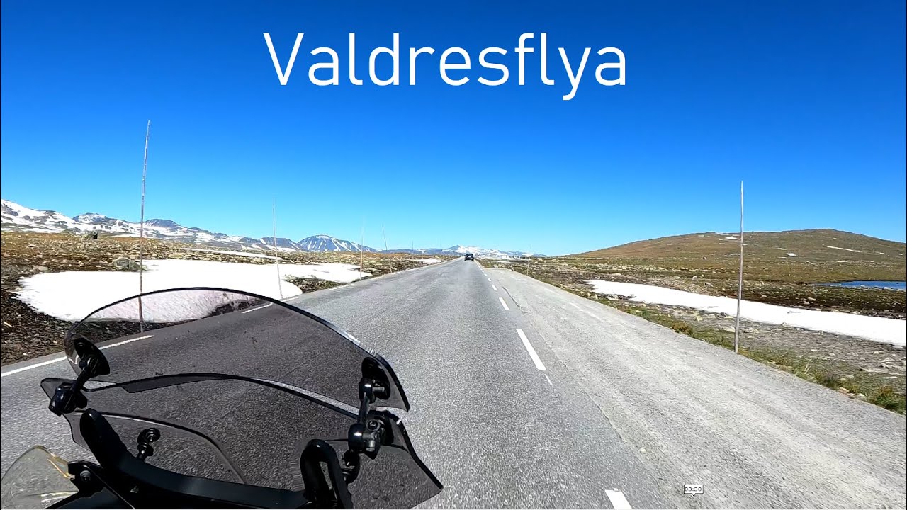 28 Over Valdresflya på mc
