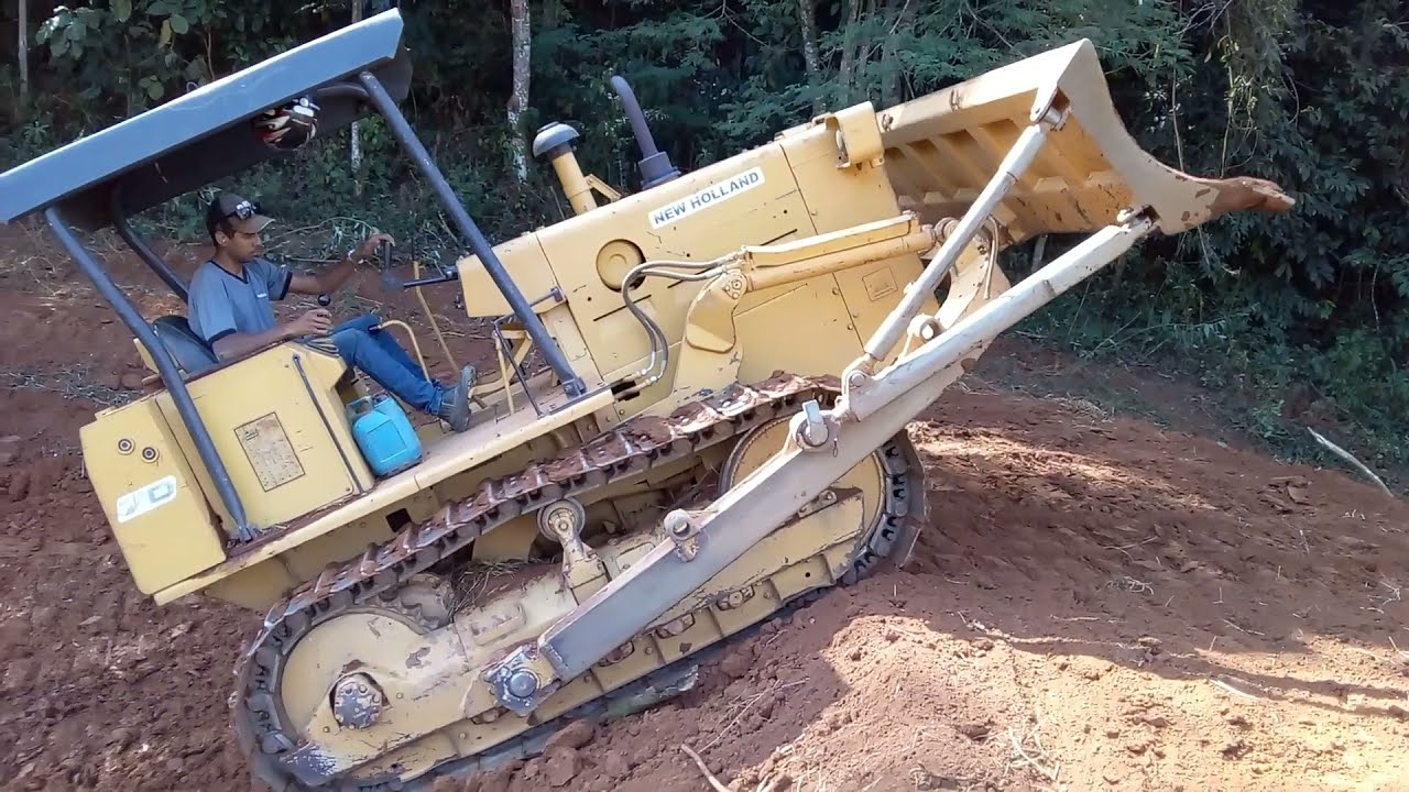 Trator de Esteira Fazendo Barraginha | Bulldozer Building Small Dam | New Holland 7D