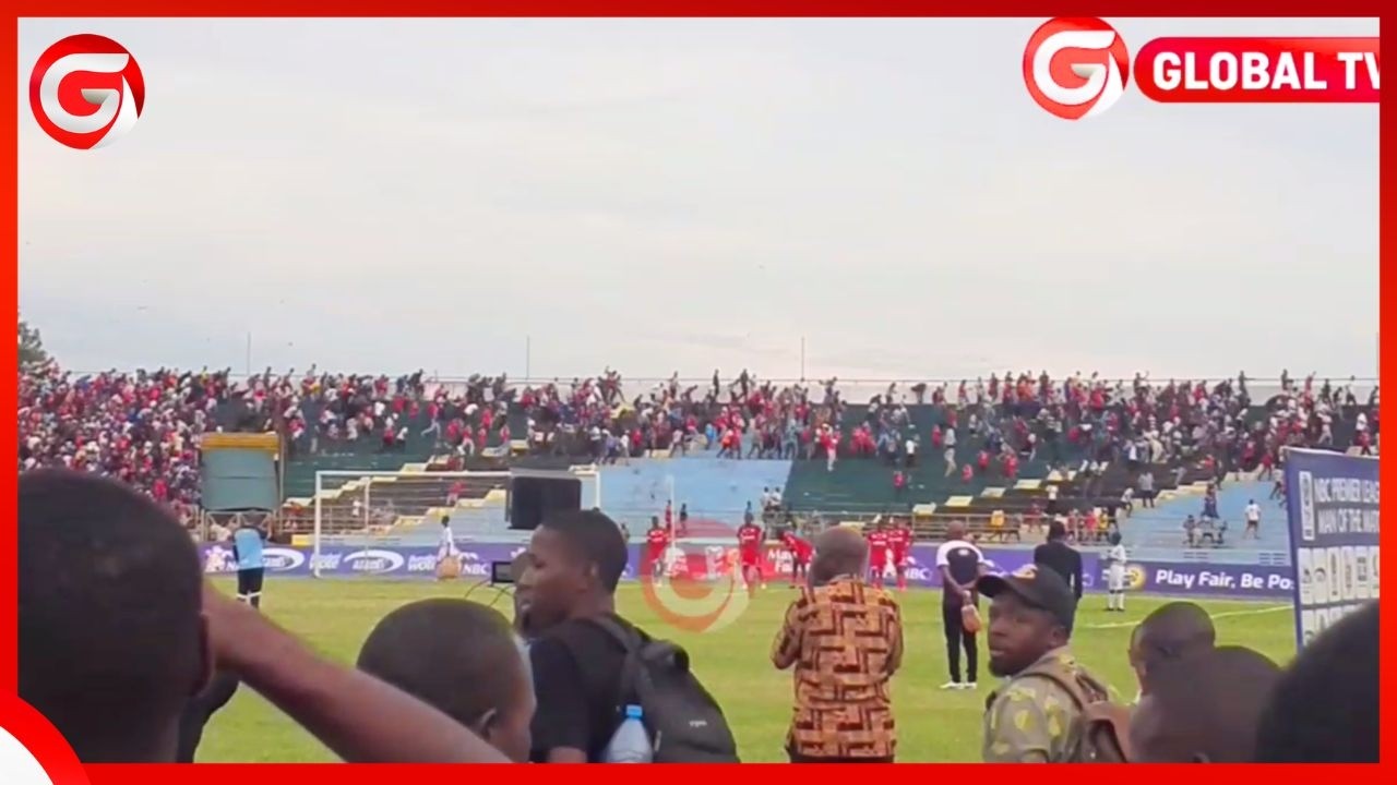POLISI WARUSHA MABOMU ya MACHOZI BAADA ya MECHI ya SIMBA vs PAMBA KUMALIZIKA - AMBULANCE YABEBA WATU