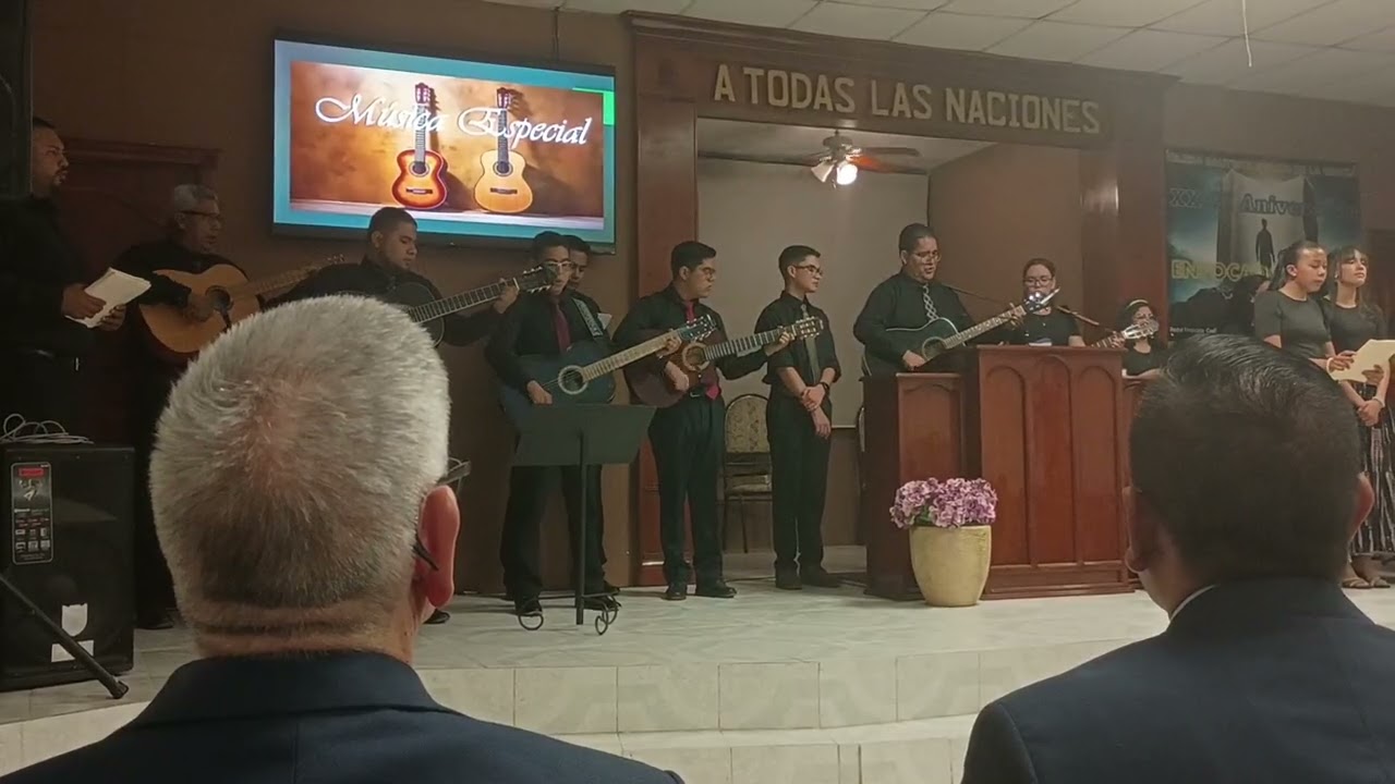 La Rondalla Bautista Bíblica de la Gracia de Torreon MX cantando El Nazareno 