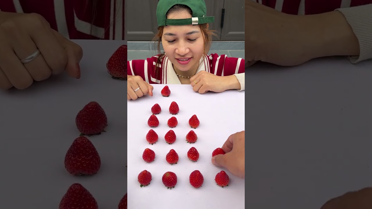 Woa 🤣🤣  infinite strawberry loop  #funny #comedy