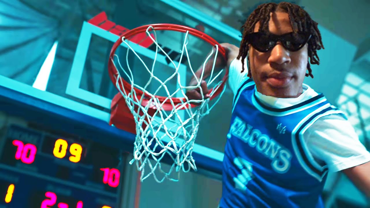 Plasqueboymax и его брат устроили соревнование по броскам в воду🏀