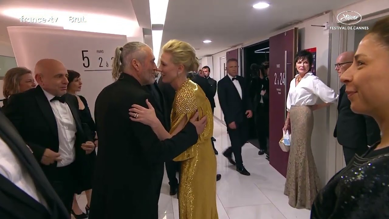 Roy Dupuis kisses Kate Blanchette