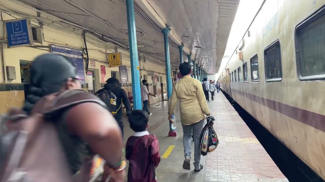 Gooty Junction Railway Station | Train 57402 UBL Tirupati Intercity Exp Entering To Gooty
