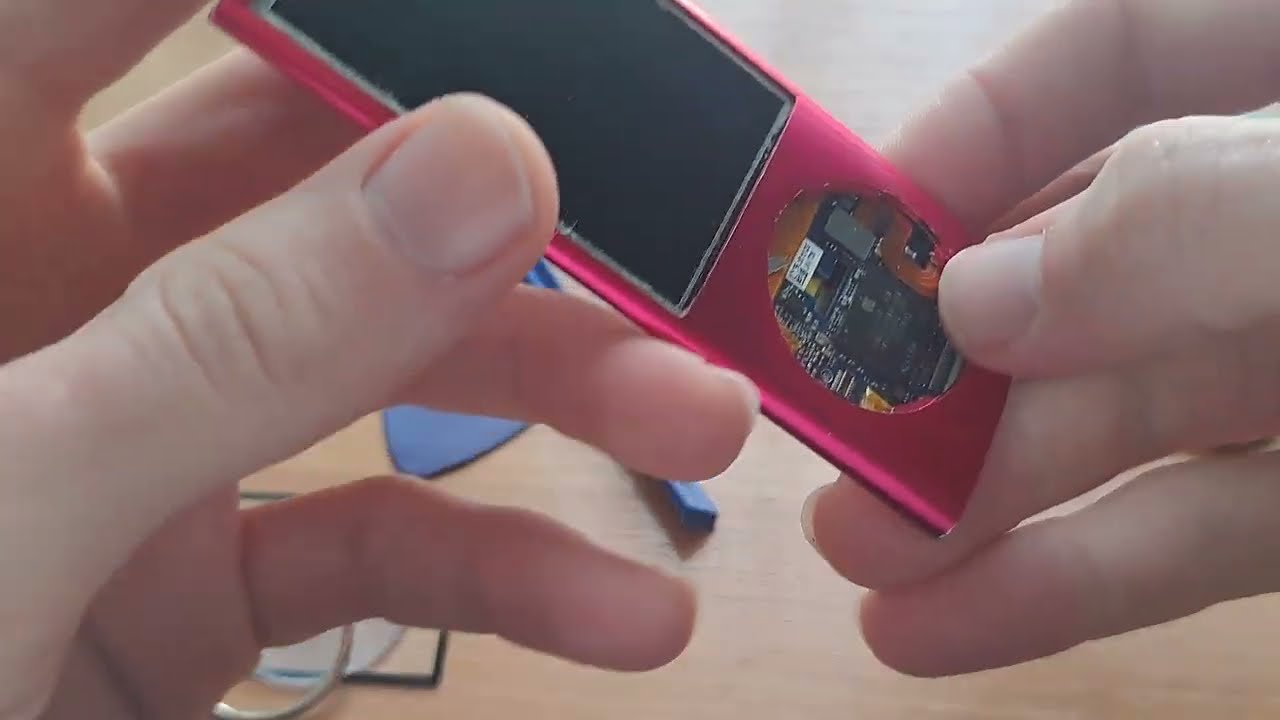 Ремонт плеера iPod touch nano 5. Как его разобрать? Замена аккумулятора!