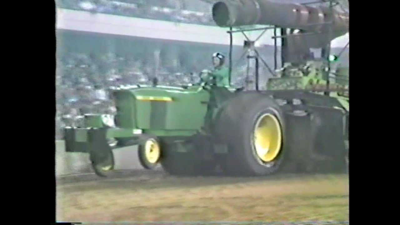 1986 National Farm Machinery Show Truck & Tractor Pull: 7,500 lb. Super Stock tractors