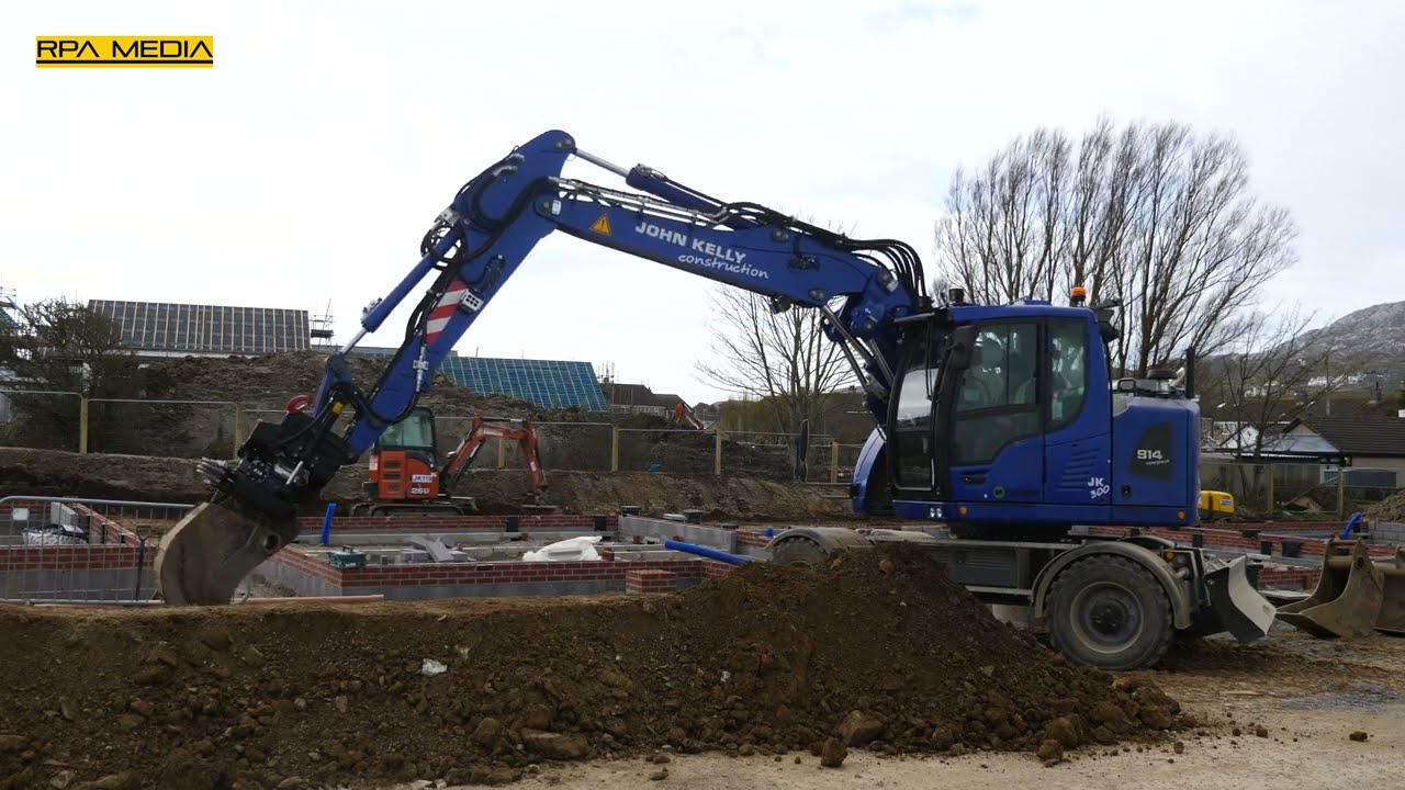 NEW Liebherr A914 Compact with Steelwrist