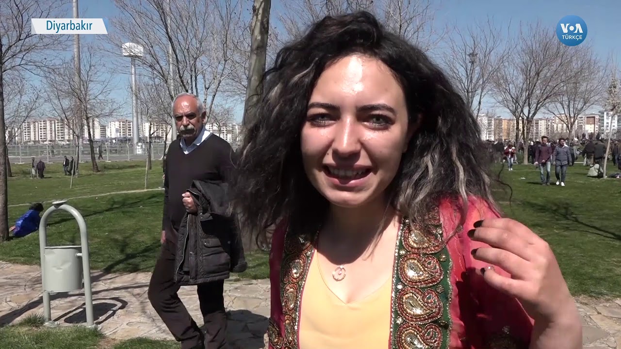 Diyarbakır'da Onbinler Nevruzu Kutladı