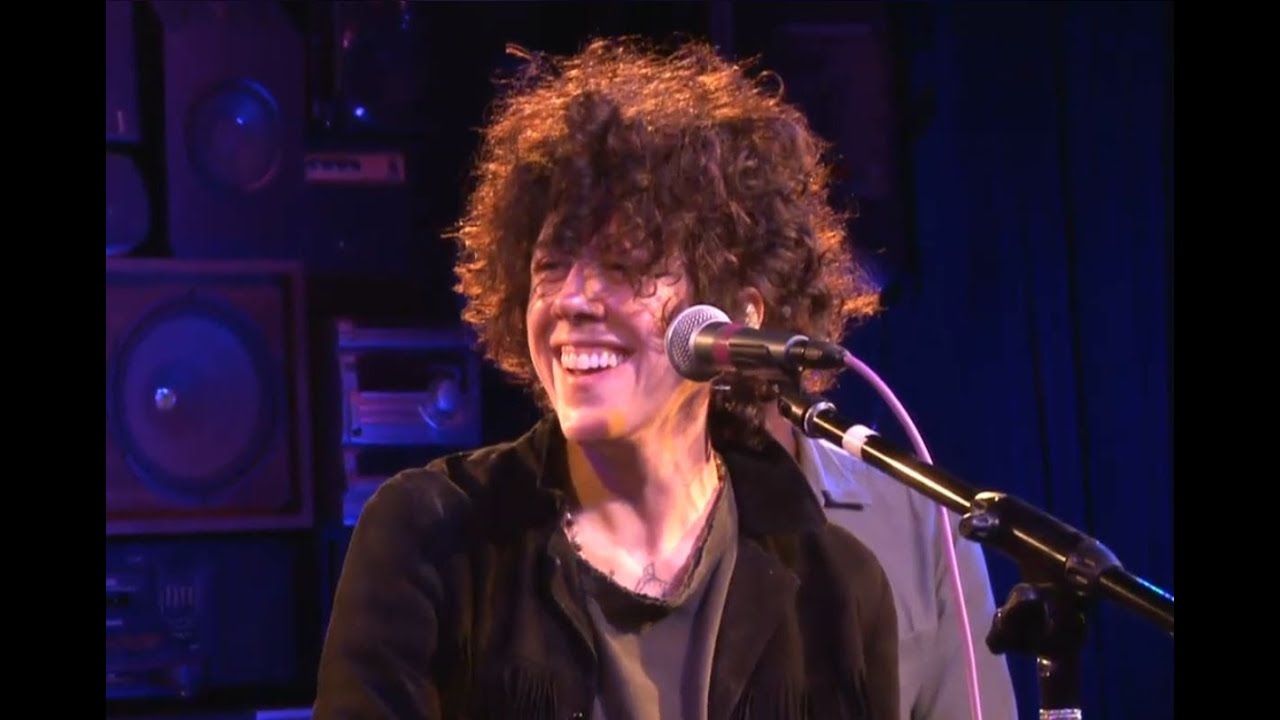 LP - live acoustic performance & interview for KROQ on 3rd February 2017