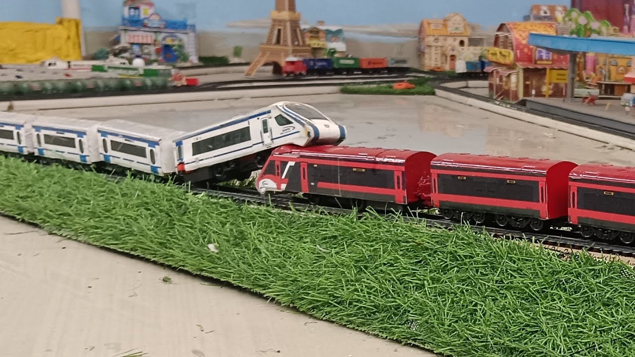 HO Scale Train Model || Vande Bharat Express And Orange Vande Bharat Express Train Accident 😱