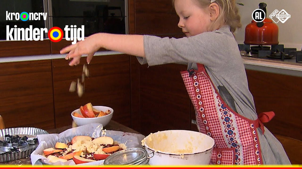 Mies maakt een heerlijke vlaai met appel en kersen | Dit ben ik | Kindertijd KRO-NCRV