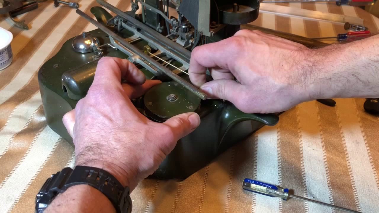 Oliver typewriter spring drum repair, broken main spring.