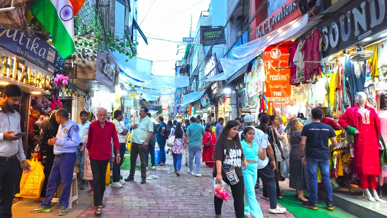 Walking in India 2025 🇮🇳 - New Delhi, Lajpat Nagar Market 4K