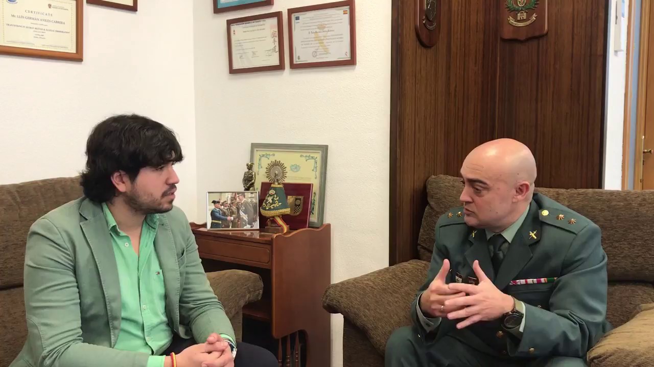 EN LA COMANDANCIA DE LA GUARDIA CIVIL. Con el Teniente Coronel.