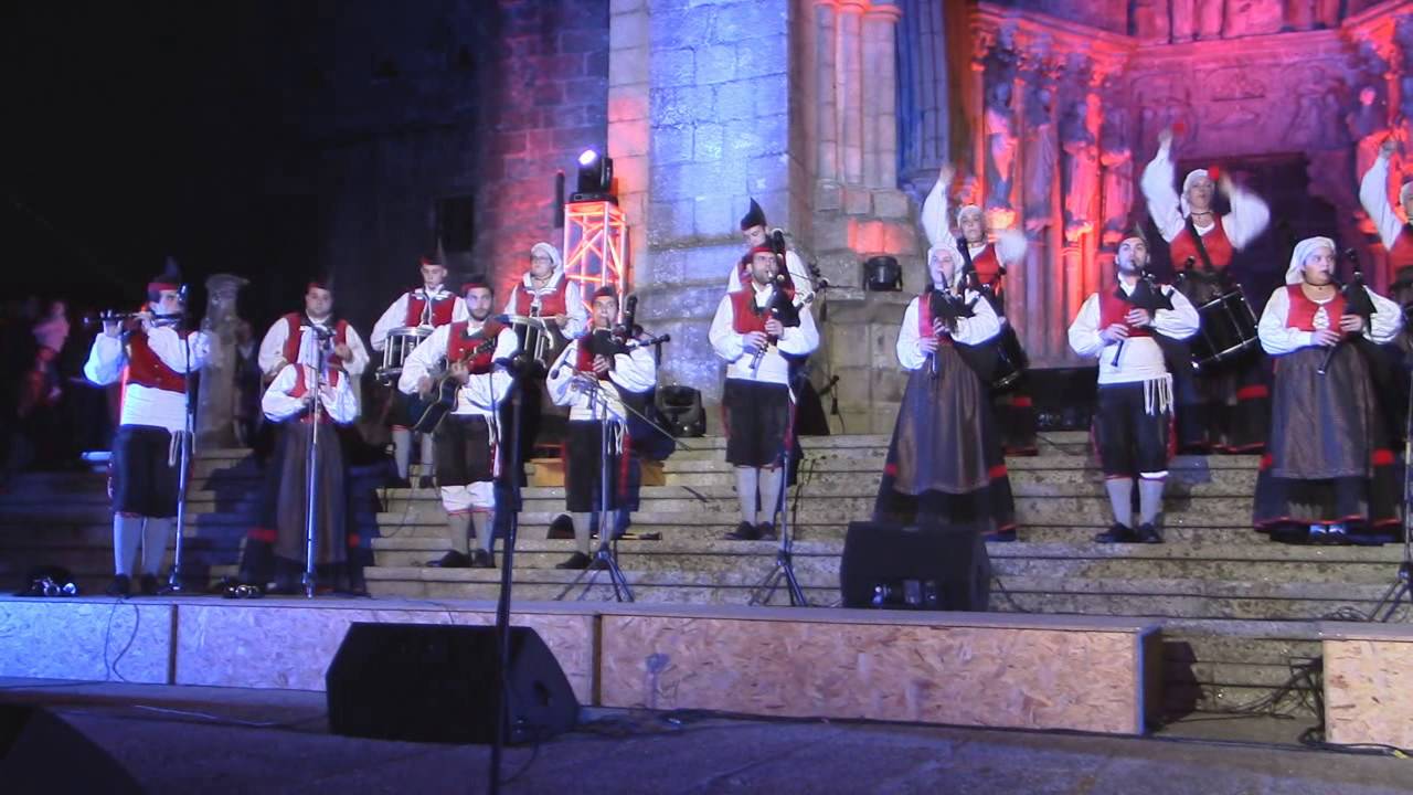 Villa de Xixón I Encontro de Bandas Cidade de Tui (Carmín de la Pola y Muñeira del Veriña)