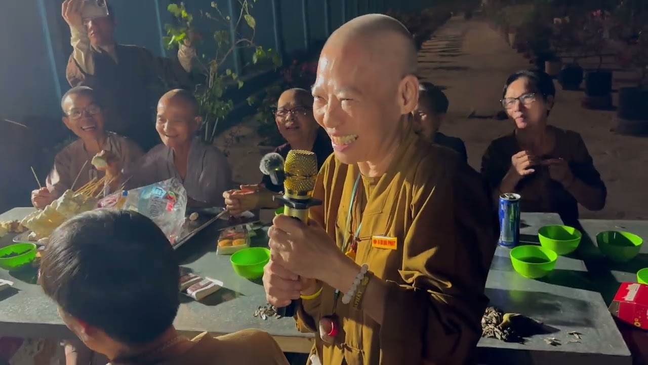 KÝ SỰ TRƯỚC TẾT #3: BUỔI TỐI ẤM ÁP CỦA THẦY VÀ CÁC CỤ BÊN NỒI BÁNH CHƯNG