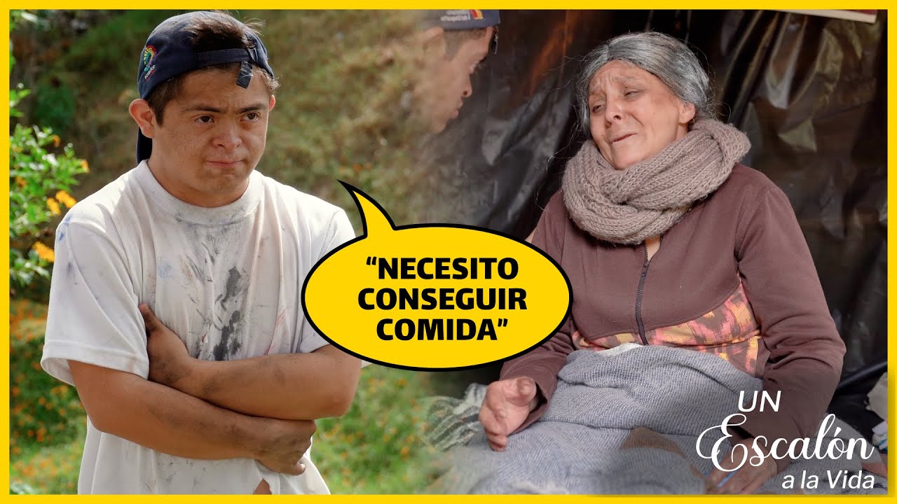 Joven intenta salvar la vida de señora de la calle pese a sus limitaciones