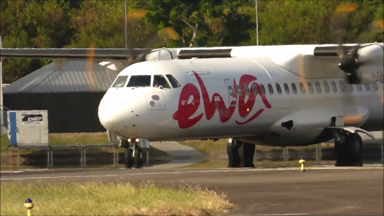ATR 72 500 Ewa Air take off Mayotte Airport