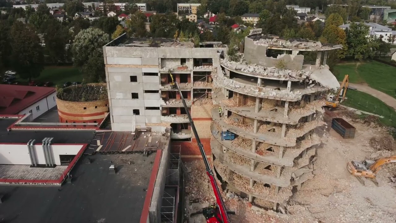 Jelgavas slimnīcas nepabeigto korpusu demontāžas darbi