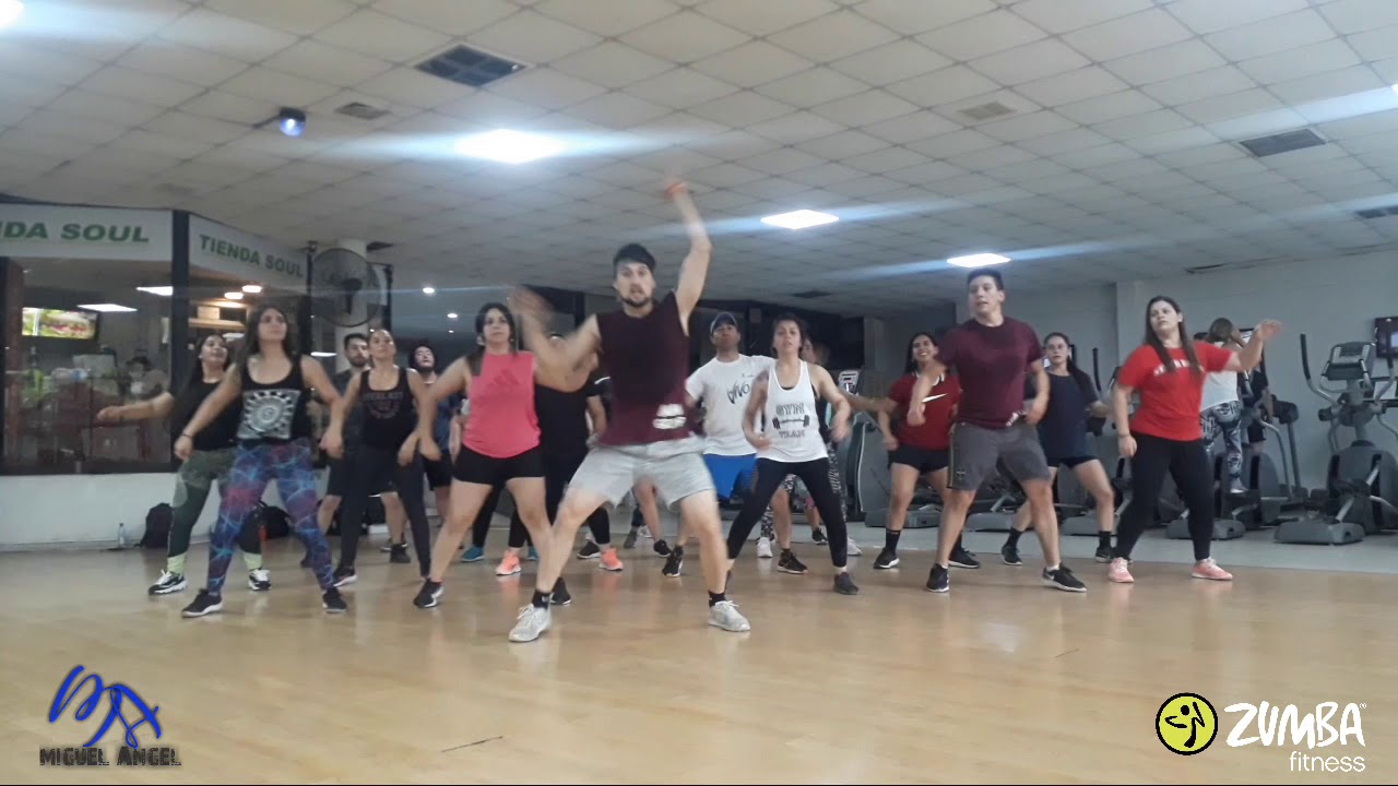 Nicky Jam ft Daddy Yankee - En La Cama (Reggaeton Old School) Remix Dj Cue / Coreografía Zumba