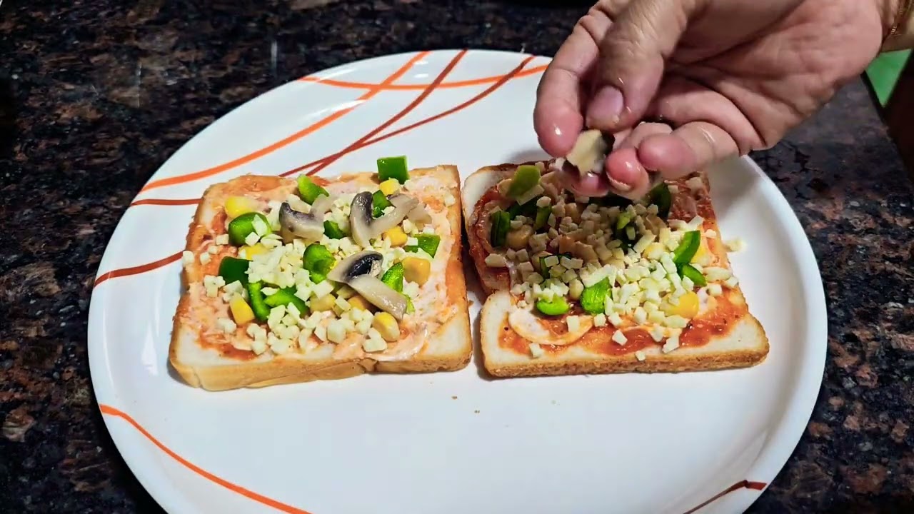 Healthy aur tasty bhi ..ghar par banaye easy way main  #breadpizza #GharkakhanawithDeepti #video