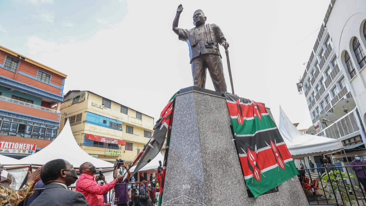 PRESIDENT UHURU FINALLY UNVEILS STATUE OF RONALD NGALA ON RONALD NGALA STREET, NAIROBI!!
