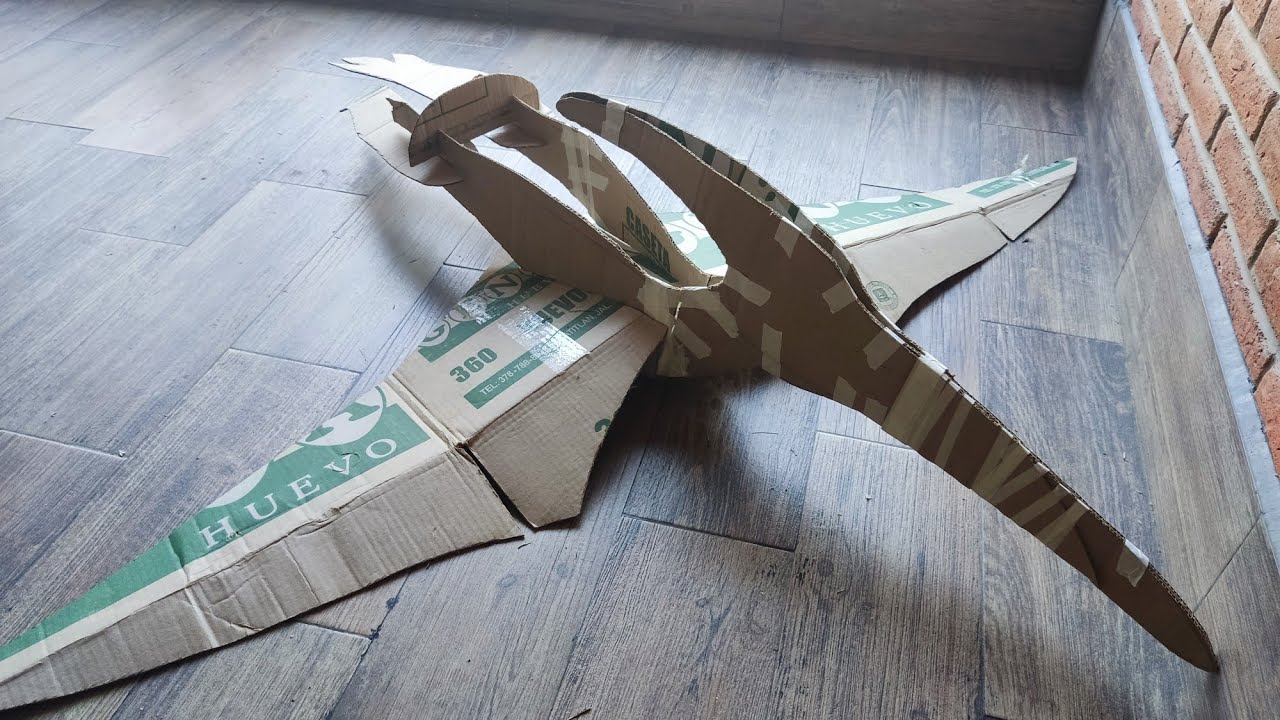 Cómo hacer un pterodáctilo con una caja de cartón