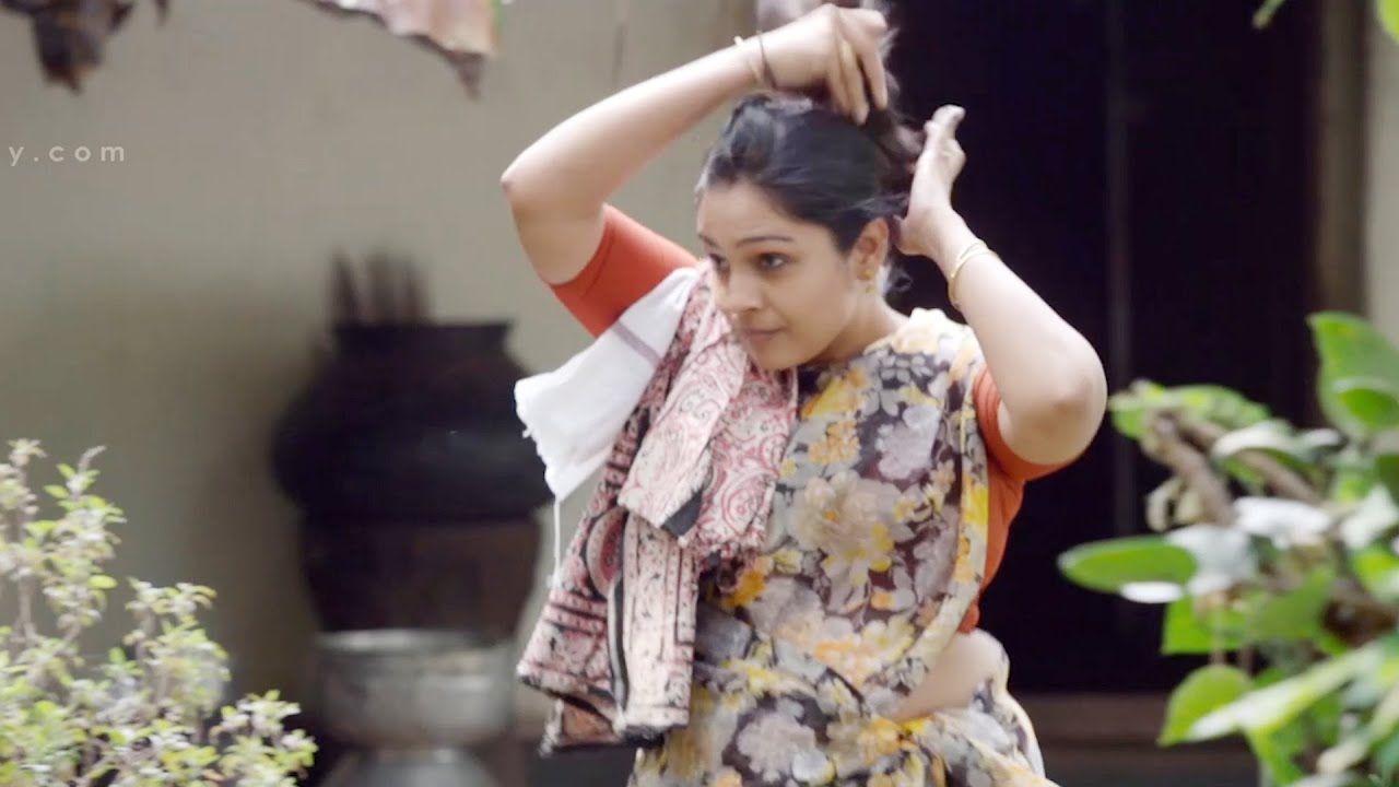 ഒരു സ്ത്രീ അടുക്കള വാതിലും ചാരി കുളിക്കാൻ പോകുന്നത് ഞാൻ കണ്ടത്.. Divya M Nair | Thanaha Movie Scene