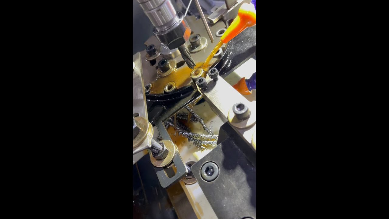 Round connect sleeve nut high speed thread tapping machine