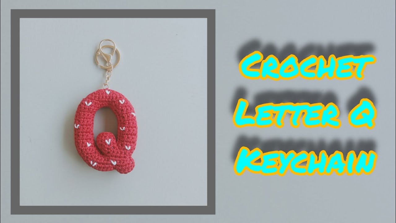 Как связать крючком брелок в виде буквы Q🎀 || Урок по алфавиту амигуруми