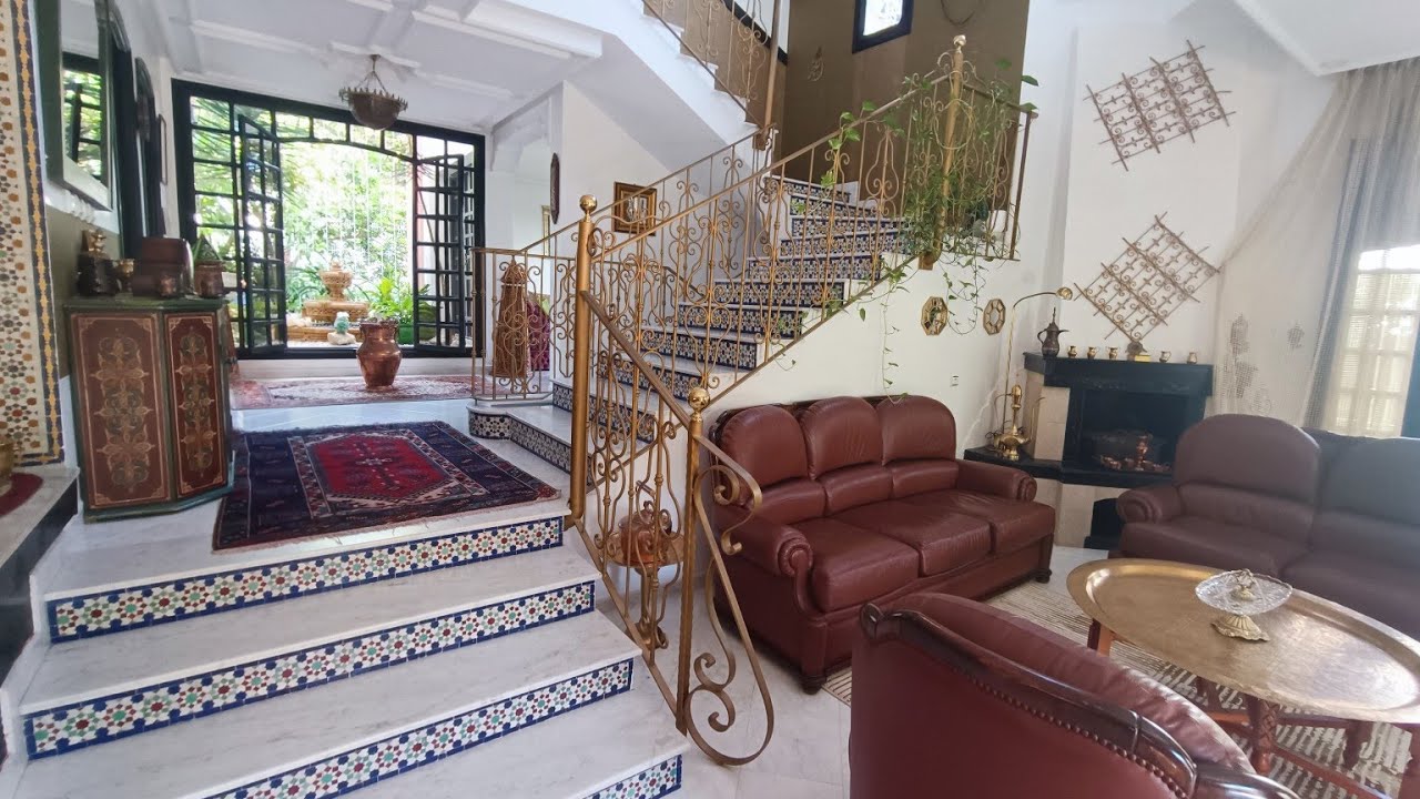 (تم البيع)ڤيلا للبيع 🌲رائعة موقع ممتاز👌 فنسيو معتبر ثلاث طوابق ✅حي الرياض مدينة الرباط💚🇲🇦