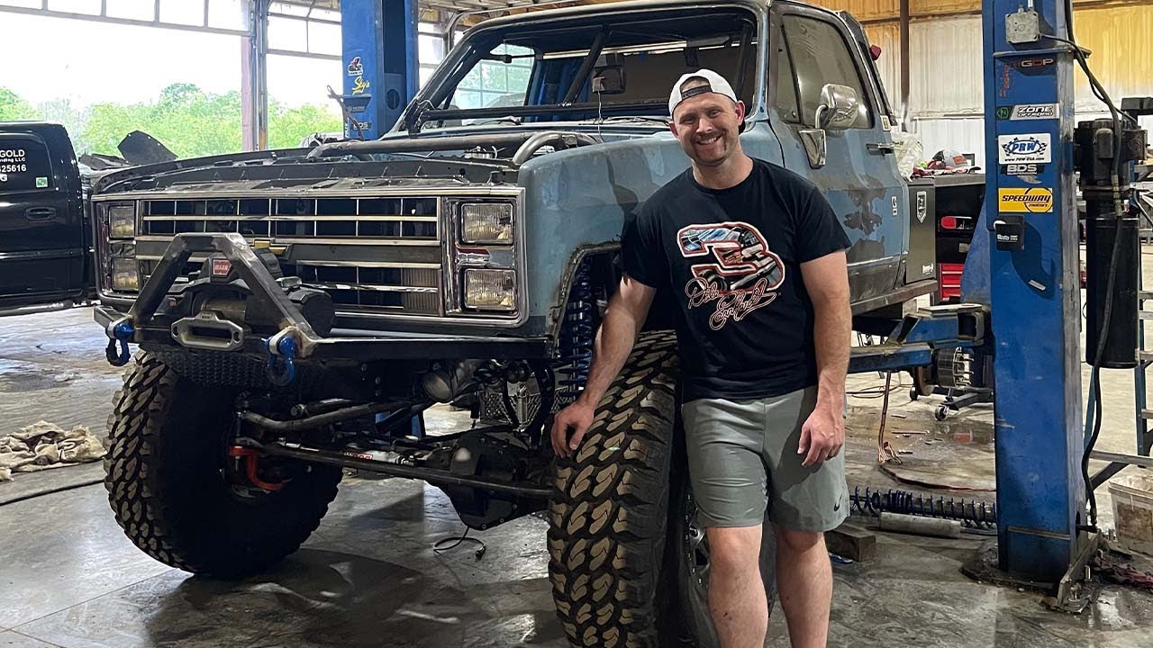 Cutting fenders to fit the Super Duty axle and 40’s, LS swap details. #Square body crawler