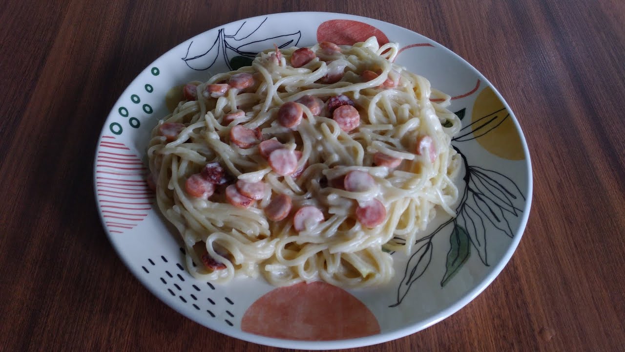 pastas con leche y salchicha / pasta blanca / espagueti blanco con salchicha y crema de leche